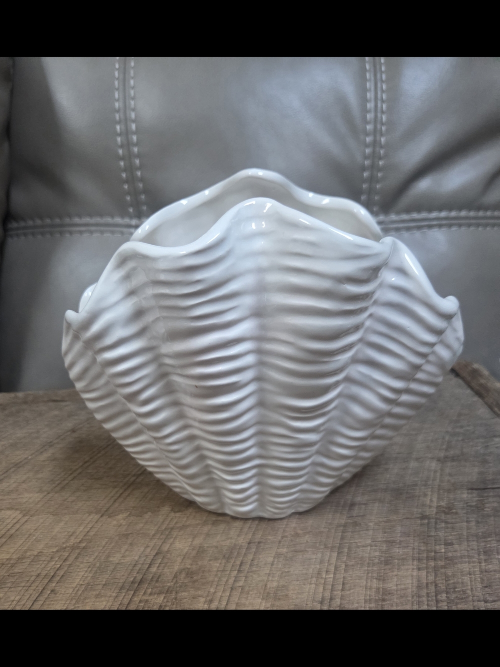 Kohl's White Scalloped Ceramic Vase ~ Coastal Decor ~ Bin Q
